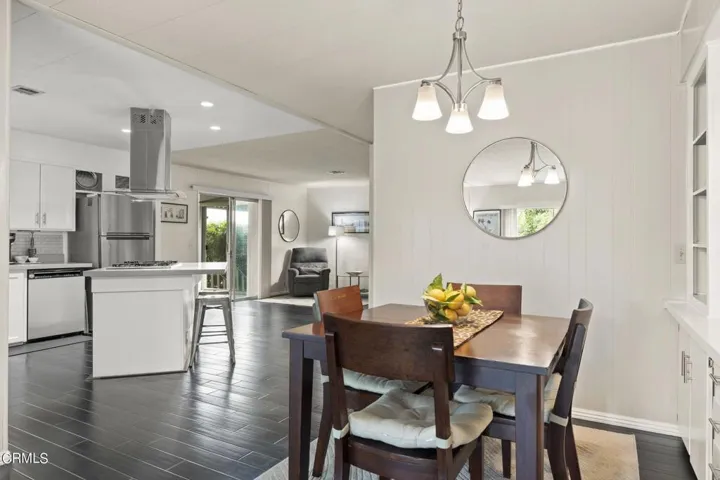 16-web-or-mls-UpmarketMedia-46Deb-33