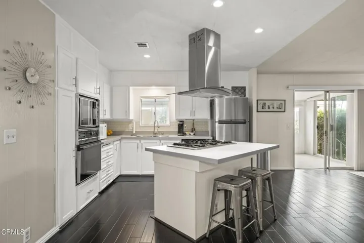 18-web-or-mls-UpmarketMedia-46Deb-42