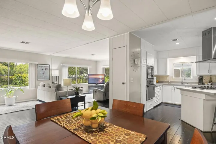 17-web-or-mls-UpmarketMedia-46Deb-36