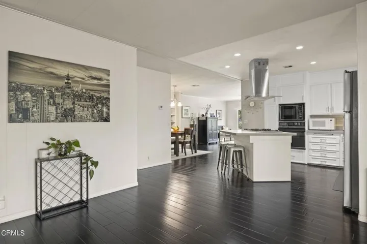 26-web-or-mls-UpmarketMedia-46Deb-69