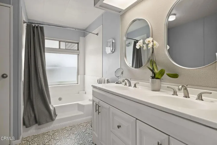 28-web-or-mls-UpmarketMedia-46Deb-105