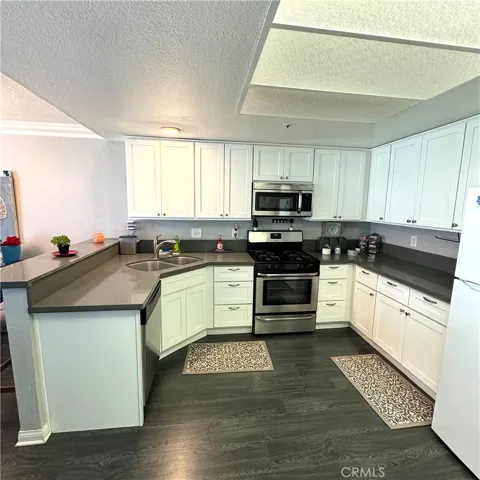 13950 Hillcrest Drive, Fontana, California 92337