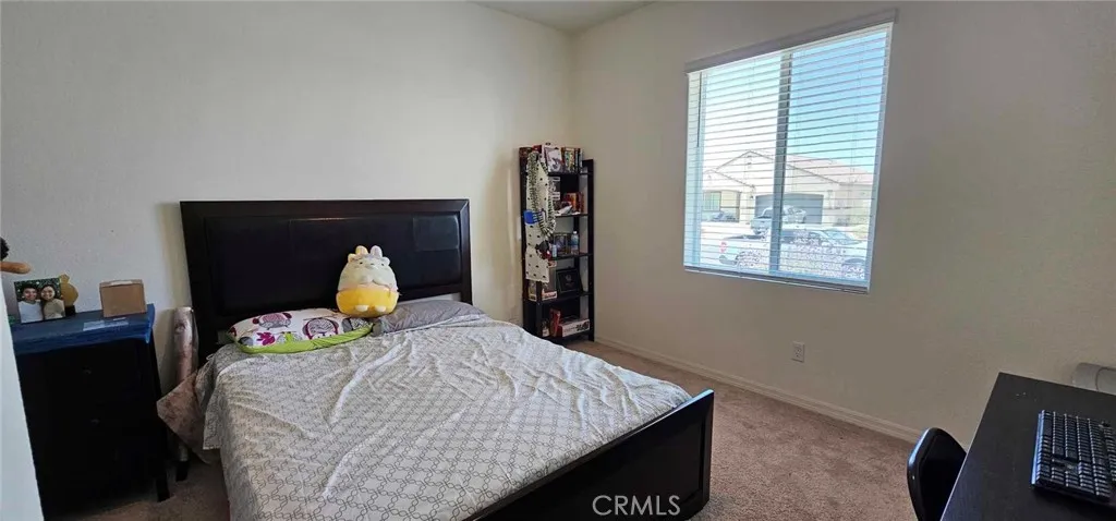 Front (isolate bedroom)