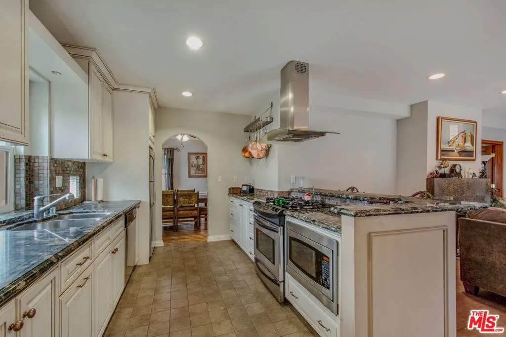 5038 Inadale Avenue, Los Angeles, California 90043 home-pic-10