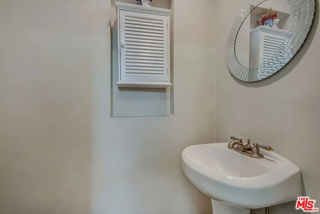 5038 Inadale Avenue, Los Angeles, California 90043 home-pic-13