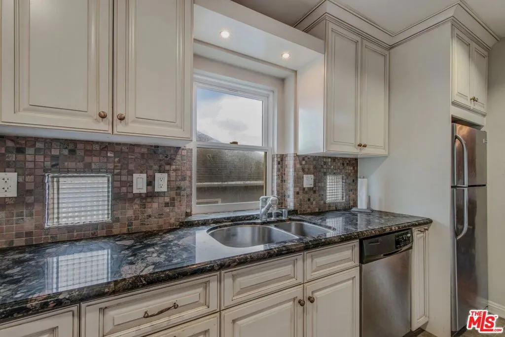 5038 Inadale Avenue, Los Angeles, California 90043 home-pic-8