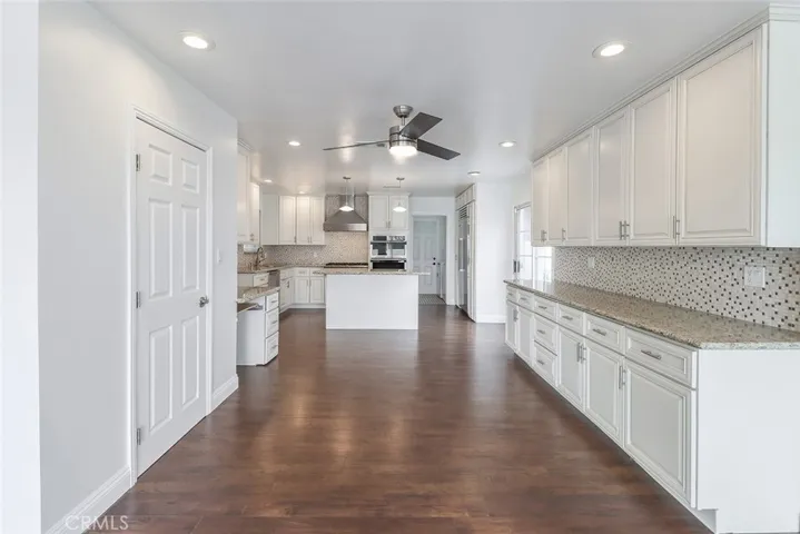 kitchen and breakfast area
