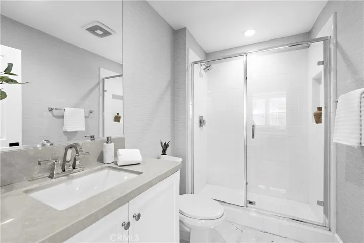 Downstairs en-suite bathroom