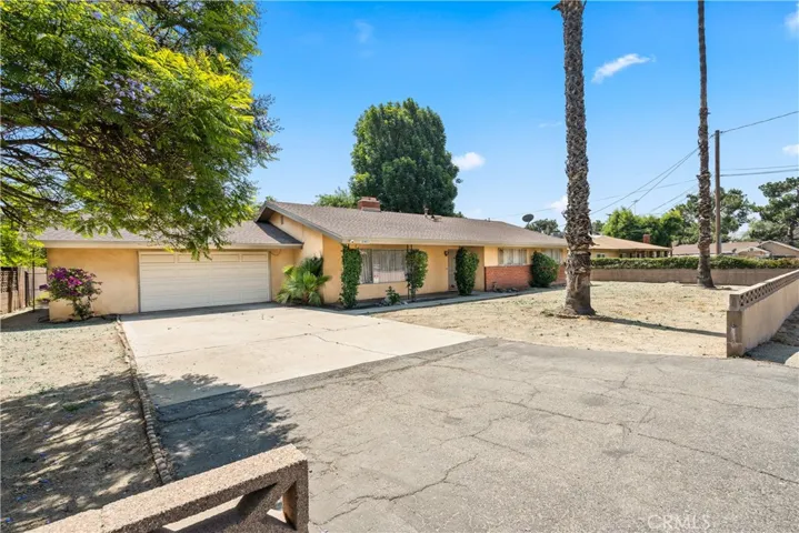 10853 Locust Avenue, Bloomington, California 92316