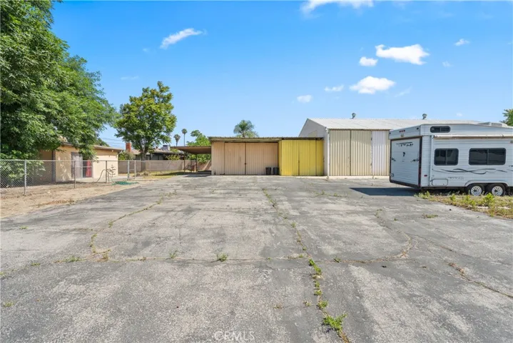 10853 Locust Avenue, Bloomington, California 92316