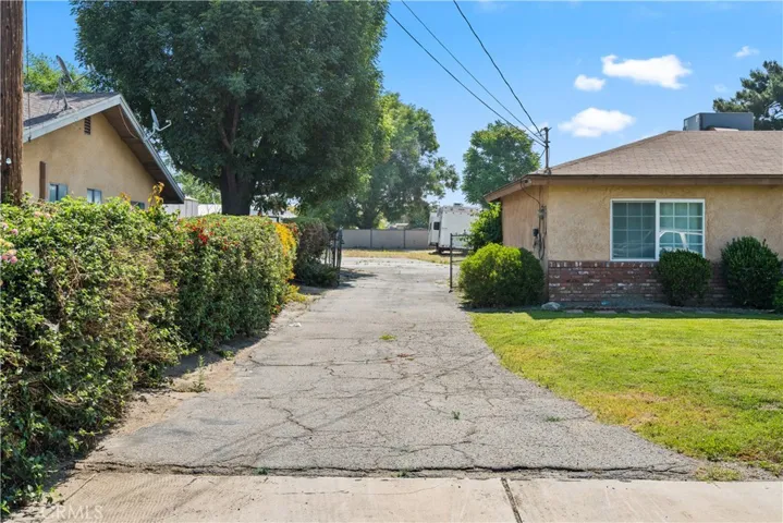 10853 Locust Avenue, Bloomington, California 92316
