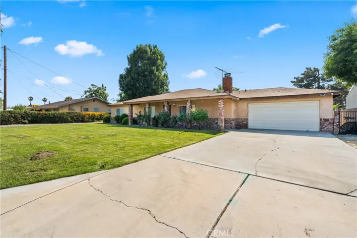10853 Locust Avenue, Bloomington, California 92316
