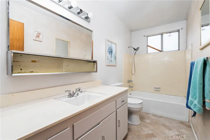 10853 Locust Avenue, Bloomington, California 92316