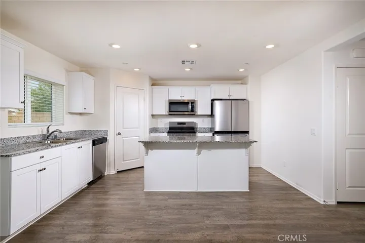 1271 Estate Avenue, Hemet, California 92543