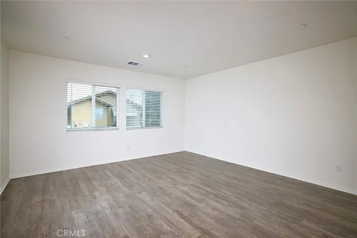 1274 Universal Way, Hemet, California 92543