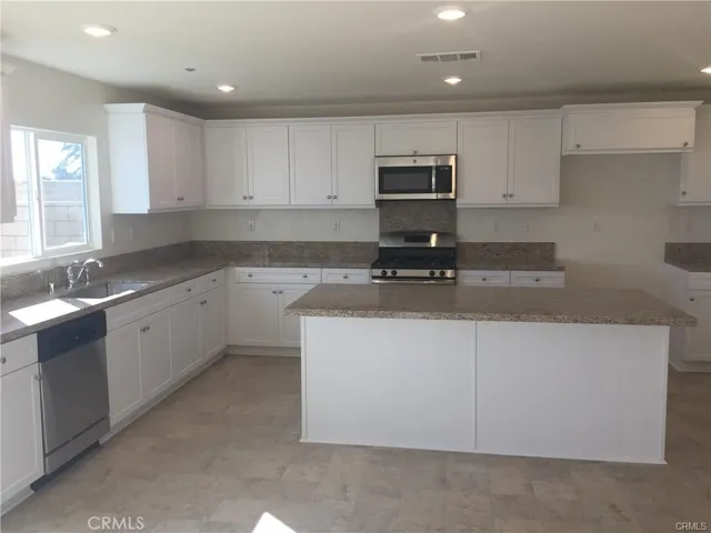 16949 Backwater Ln, Fontana, California 92336