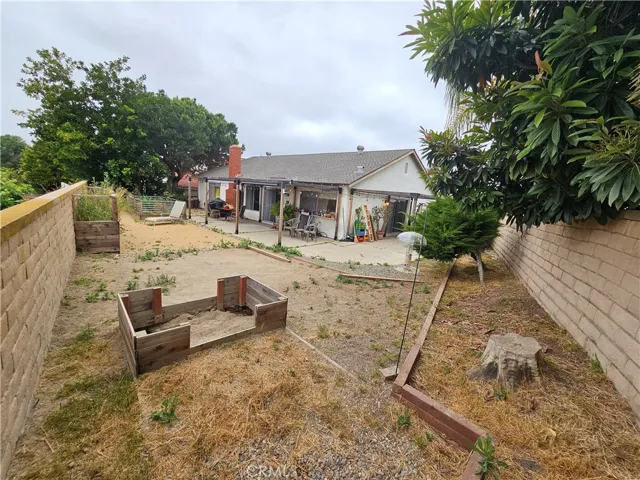 Large Backyard! Big enough for a pool.
