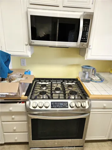 5 burner stove/oven with microwave included