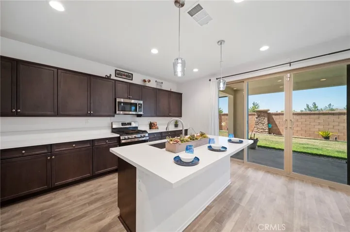 512 Heathers Street, Hemet, California 92543
