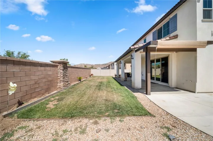 512 Heathers Street, Hemet, California 92543