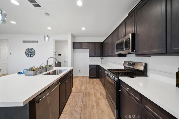 512 Heathers Street, Hemet, California 92543