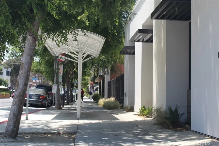 Street Scene - 4th Street