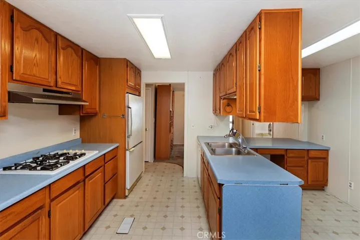 585 De Soto Drive, Hemet, California 92543