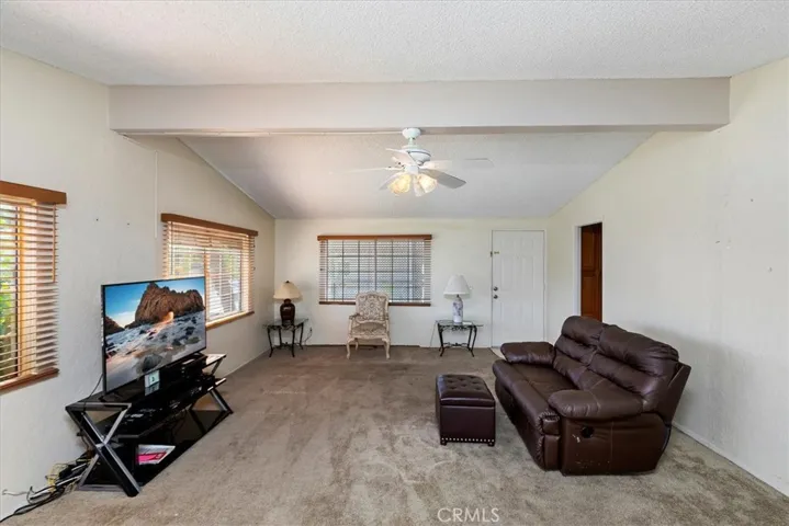 585 De Soto Drive, Hemet, California 92543