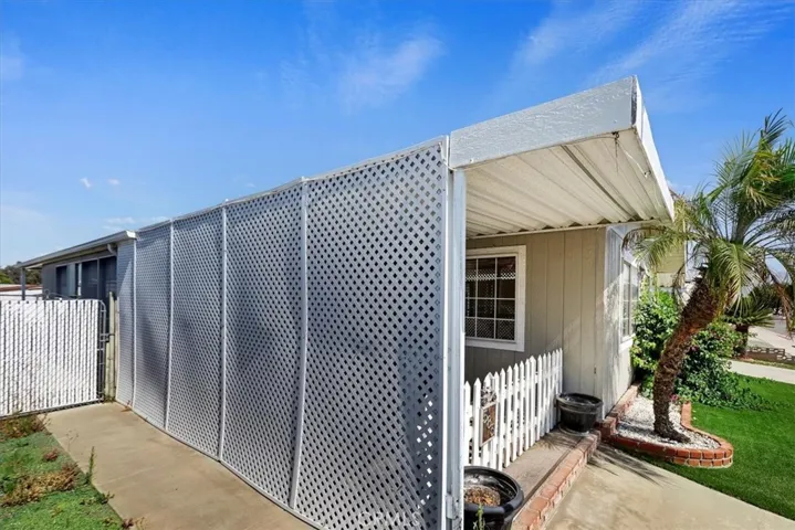 585 De Soto Drive, Hemet, California 92543