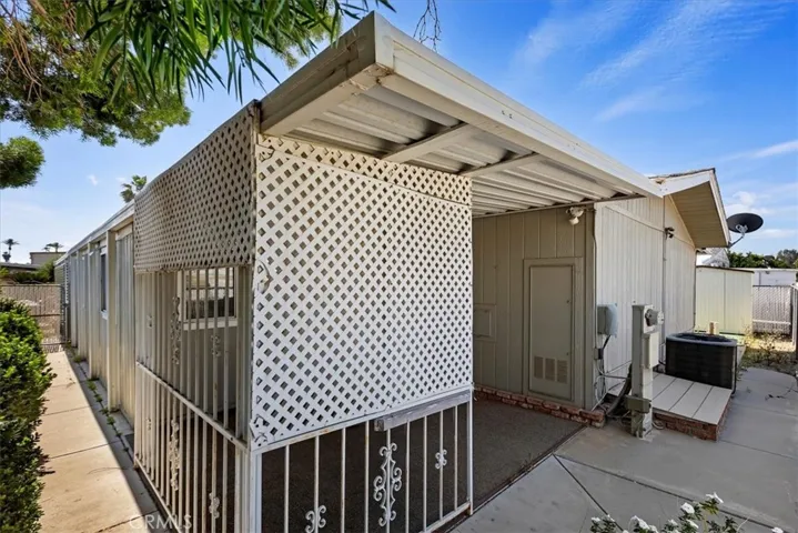 585 De Soto Drive, Hemet, California 92543