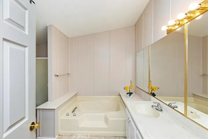 585 De Soto Drive, Hemet, California 92543