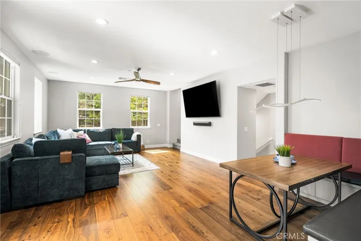 Large open area for entertaining.