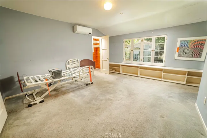 3015 N Beachwood Drive, Los Angeles, California 90068