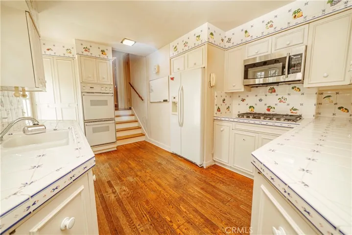 3015 N Beachwood Drive, Los Angeles, California 90068