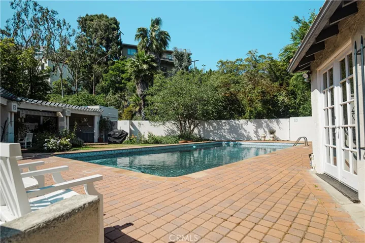3015 N Beachwood Drive, Los Angeles, California 90068
