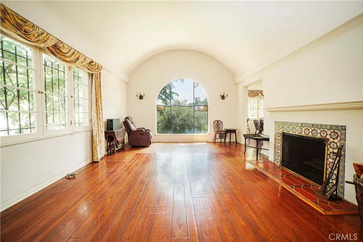 3015 N Beachwood Drive, Los Angeles, California 90068