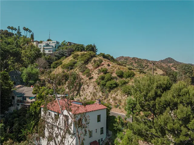 3015 N Beachwood Drive, Los Angeles, California 90068