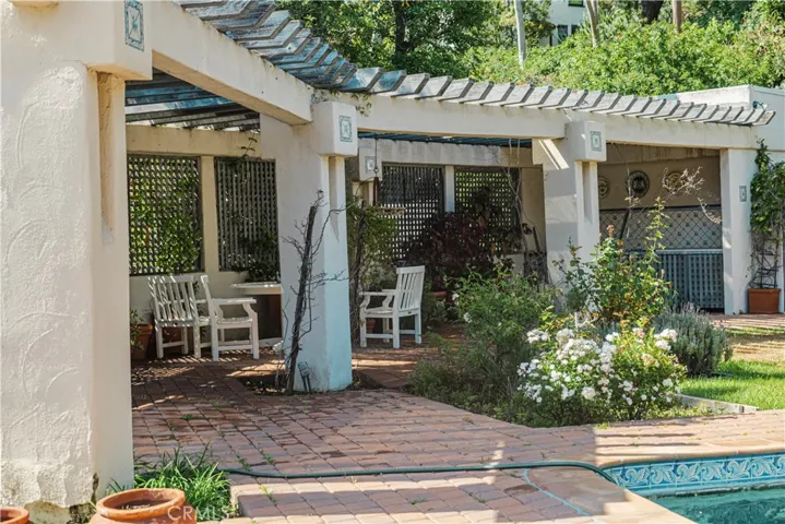 3015 N Beachwood Drive, Los Angeles, California 90068