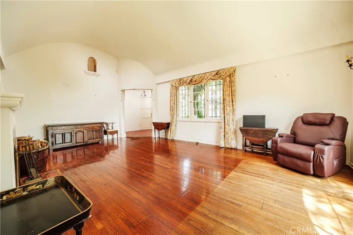 3015 N Beachwood Drive, Los Angeles, California 90068