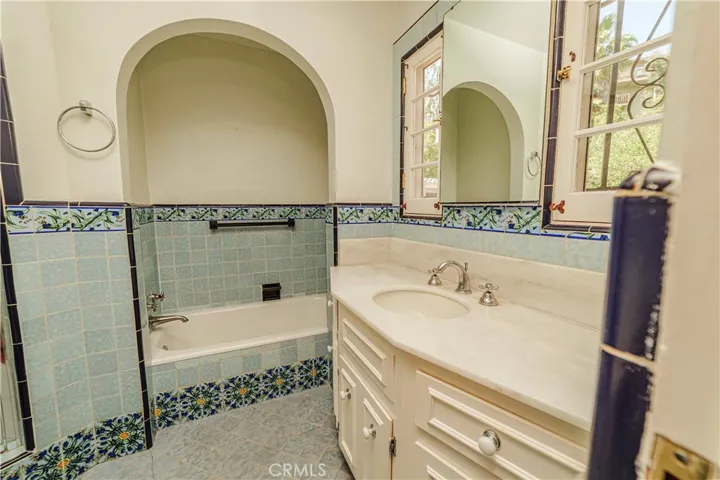 3015 N Beachwood Drive, Los Angeles, California 90068