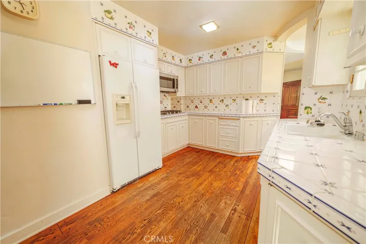 3015 N Beachwood Drive, Los Angeles, California 90068