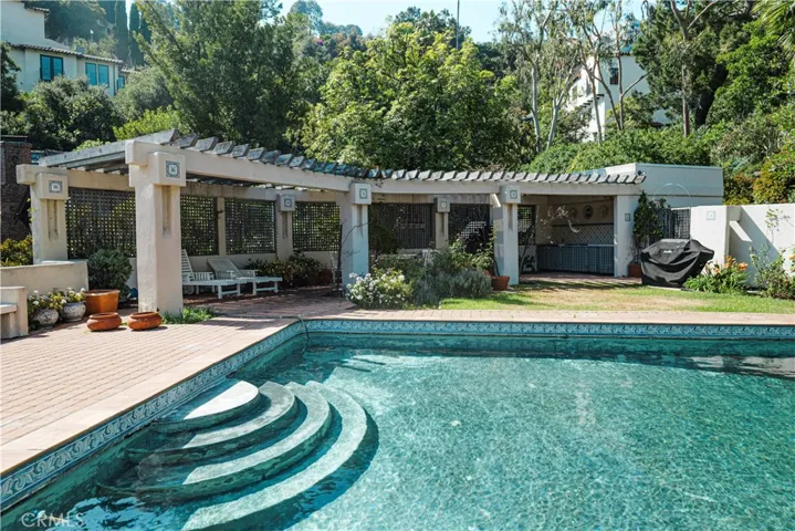 3015 N Beachwood Drive, Los Angeles, California 90068