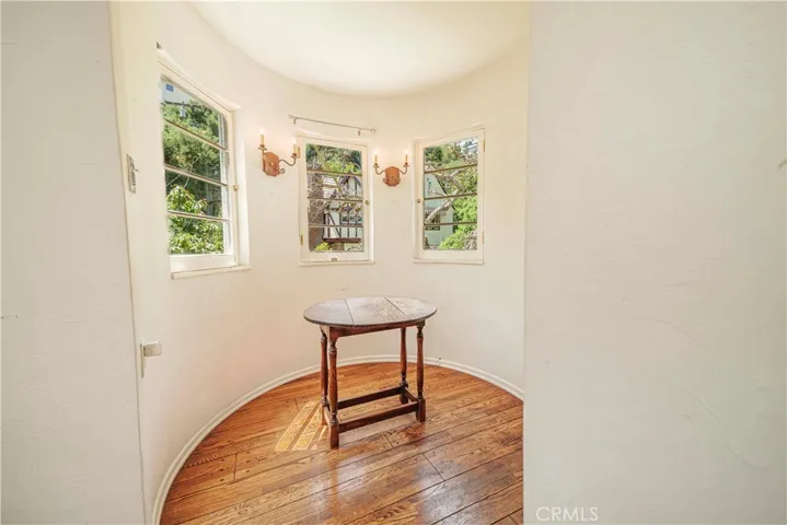3015 N Beachwood Drive, Los Angeles, California 90068