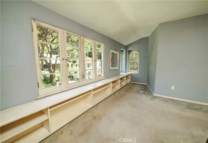 3015 N Beachwood Drive, Los Angeles, California 90068