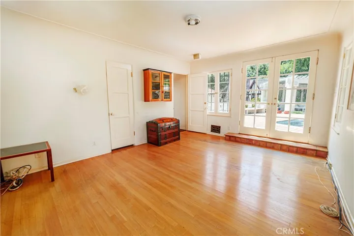 3015 N Beachwood Drive, Los Angeles, California 90068