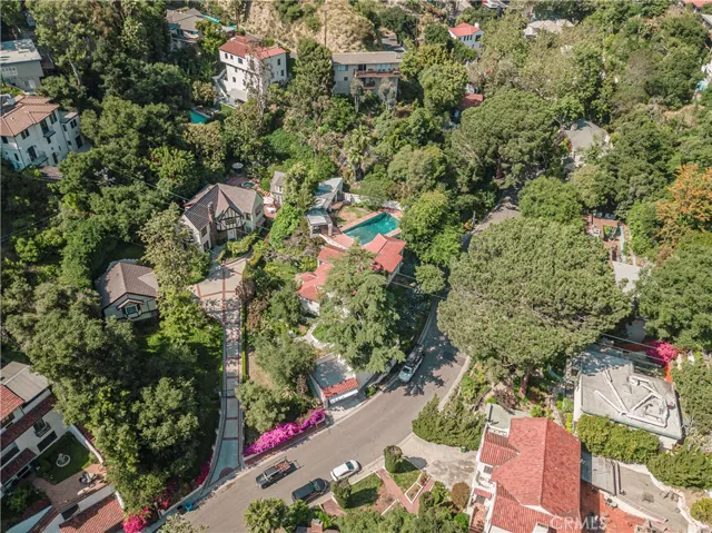 3015 N Beachwood Drive, Los Angeles, California 90068
