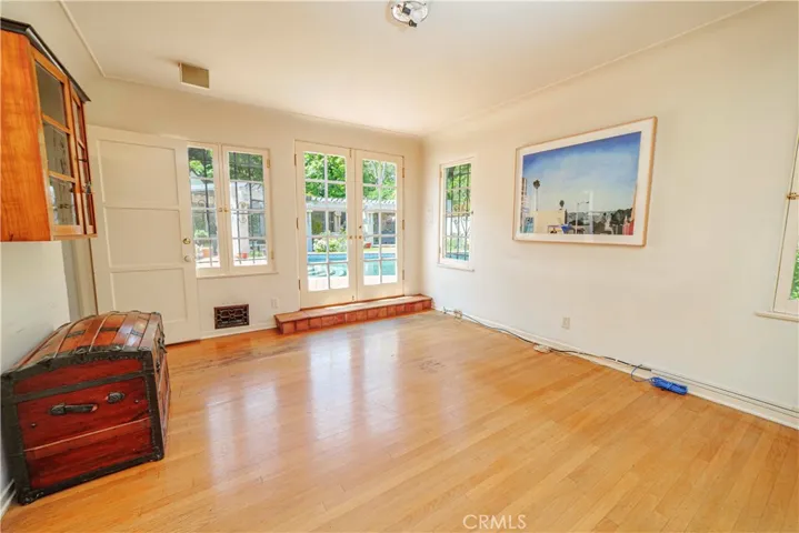 3015 N Beachwood Drive, Los Angeles, California 90068