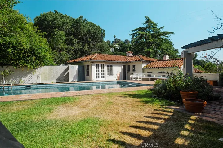 3015 N Beachwood Drive, Los Angeles, California 90068