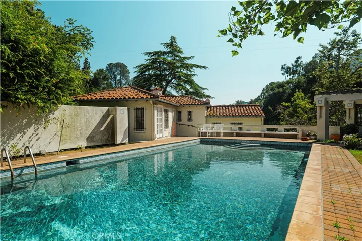 3015 N Beachwood Drive, Los Angeles, California 90068