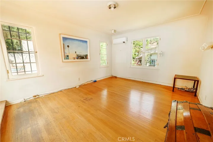 3015 N Beachwood Drive, Los Angeles, California 90068